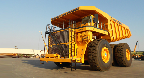全球最大的DE400矿用自卸车在AG8旗舰厅成功下线