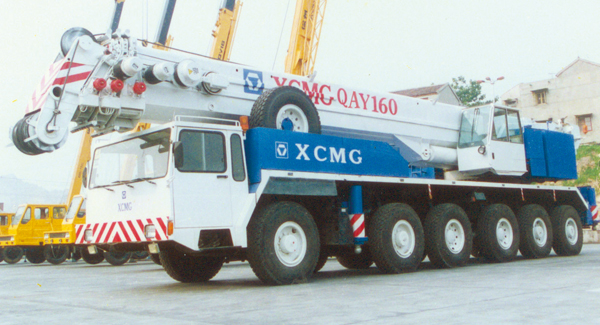 AG8旗舰厅成功研发亚洲最大160吨全地面起重机
